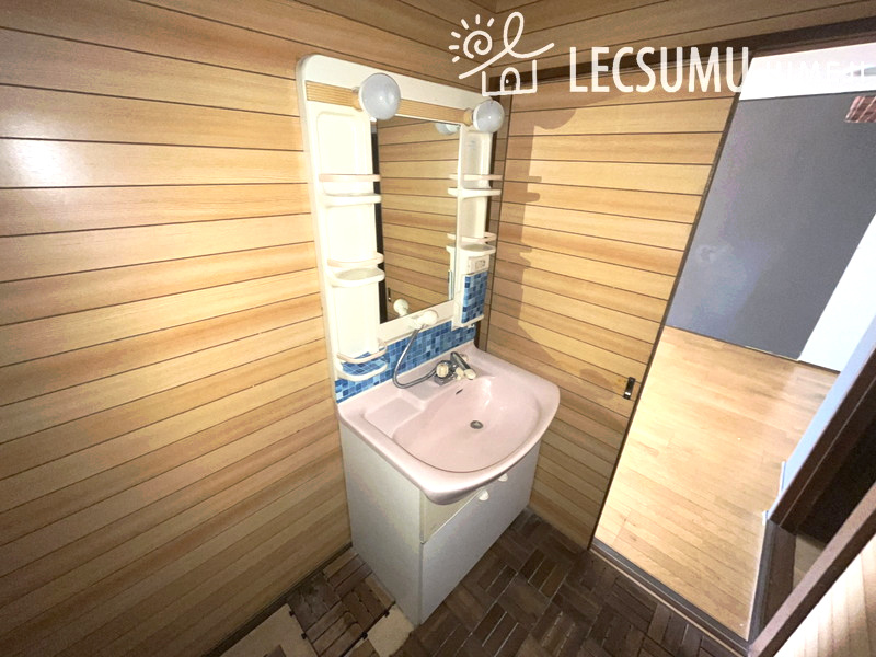 エメラルドマンション西今宿の独立洗面台