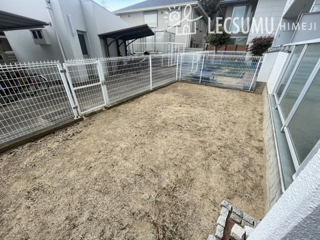 エメラルドマンション西今宿の庭