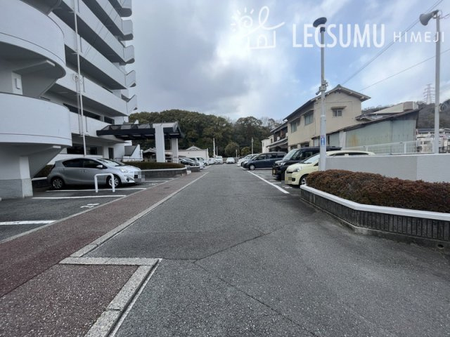 エメラルドマンション西今宿の駐車場