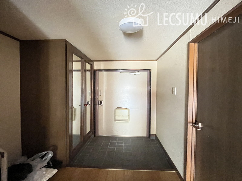 エメラルドマンション西今宿の玄関