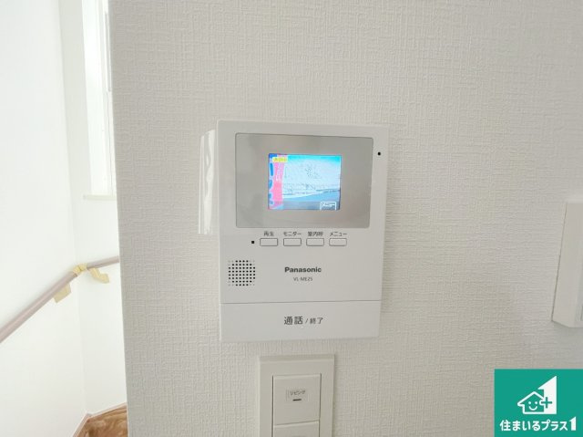 豊中市穂積　第2期　新築一戸建ての防犯設備|カラーモニターインターホン！声だけでなく来訪者の姿や顔がモニターで確認できるので、小さなお子様がいらっしゃるご家庭でも安心できます！