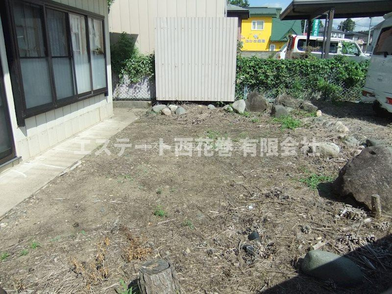 花巻市高木第15地割　土地建物の庭