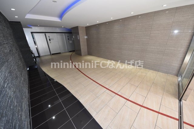 セレニテ心斎橋グランデのエントランス