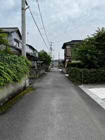 売土地の前面道路含む現地写真