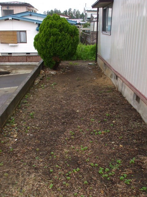 花巻市高木第20地割（高木団地内）　土地建物の庭