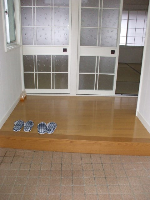 花巻市高木第20地割（高木団地内）　土地建物の玄関