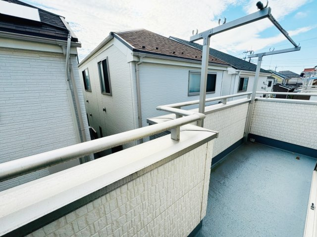 【バルコニー】 | 練馬区西大泉4丁目　中古一戸建住宅　（保谷店） | 通風・採光を考慮した快適な住まい