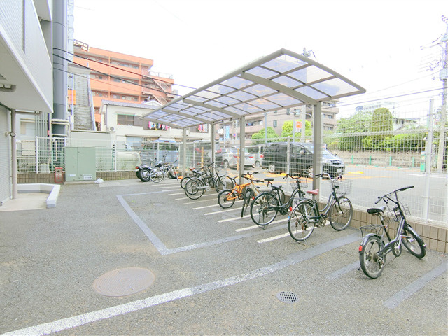 エスコート蒲田のその他共用部分|屋根付きの駐輪場