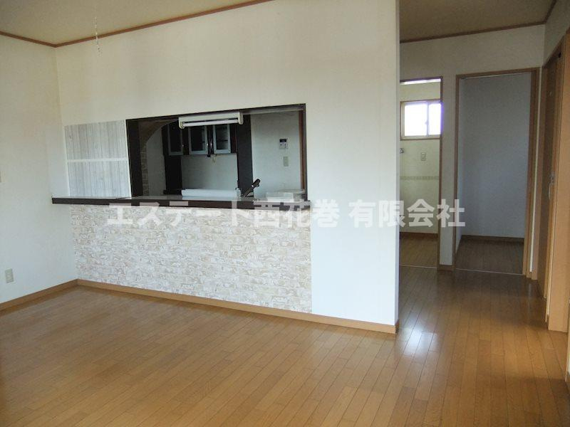 花巻市中北万丁目　土地建物の居間・リビング|従たる建物内部