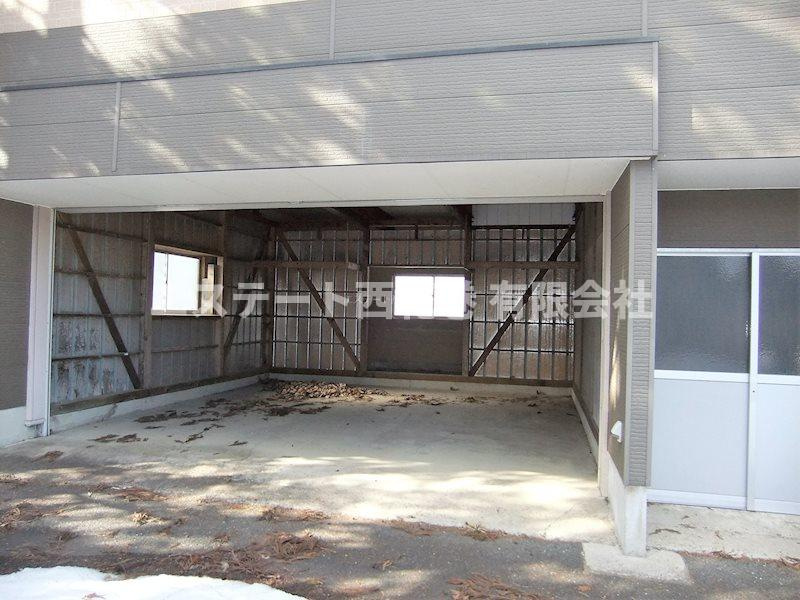 花巻市中北万丁目　土地建物の駐車場|車庫