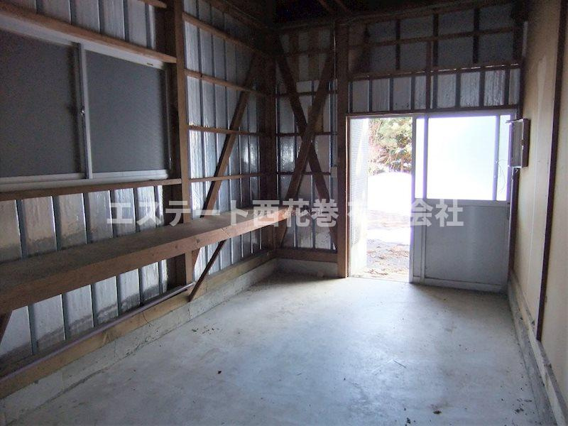 花巻市中北万丁目　土地建物の駐車場|物置