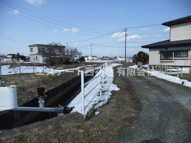 花巻市中北万丁目　土地建物の前面道路含む現地写真|未舗装