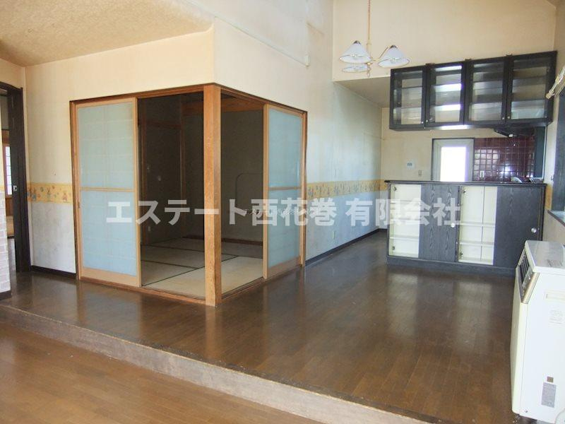花巻市中北万丁目　土地建物の居間・リビング