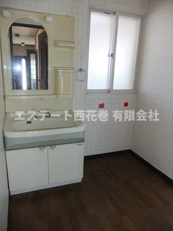 花巻市中北万丁目　土地建物の洗面所