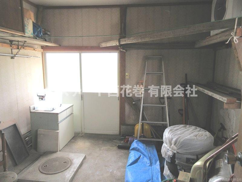 花巻市円万寺字下中野　土地建物のその他|広い土間がるので物置にも作業場にもなります。