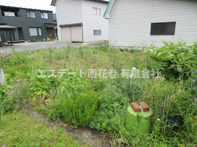 花巻市円万寺字下中野　土地建物の庭|家庭菜園に丁度良い広さです。