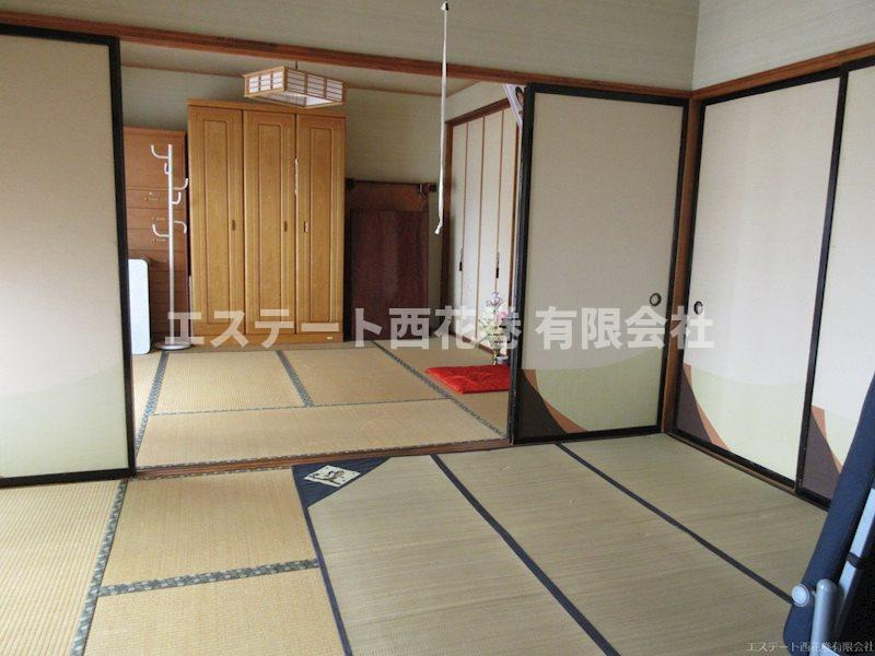 花巻市円万寺字下中野　土地建物の和室|二間続きの和室。縁側もあります。