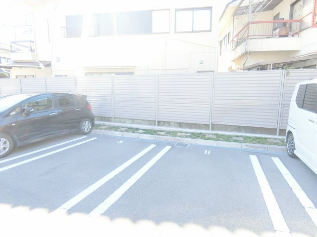 パフューム中央1の駐車場