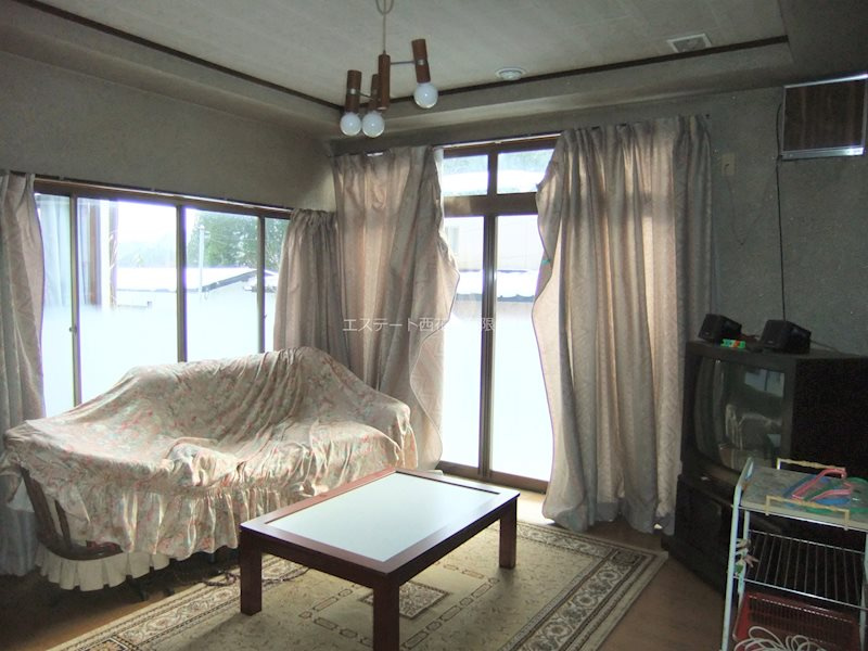 花巻市湯口天王　土地建物の居間・リビング