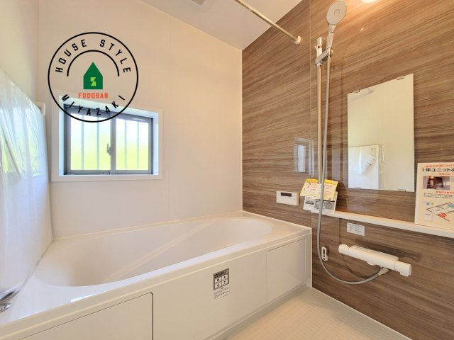 宮崎市太田1期-3棟（2号棟）の浴室|1日の疲れを癒してくれる広々バスルーム。雨の日のお洗濯にも大活躍な浴室乾燥機付です！