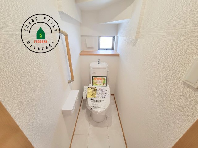 宮崎市太田1期-3棟（2号棟）のトイレ|温水洗浄便座を完備しております。2ヶ所にトイレがあるのは朝の慌ただしい時間も安心です。