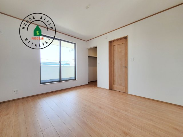 宮崎市太田1期-3棟（2号棟）の寝室|主寝室には収納力に優れたクローゼットがありますので、お部屋もすっきり片付きます。