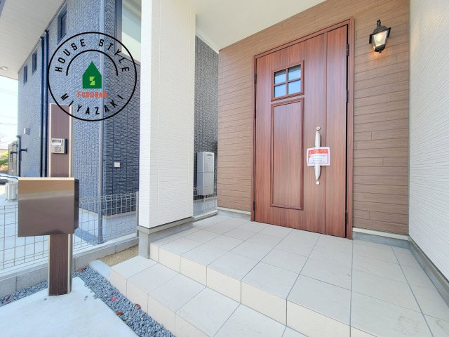 宮崎市太田1期-3棟（2号棟）の玄関|おでかけの時も帰った時も、「我が家」を最初に感じでもらえる素敵な空間に。