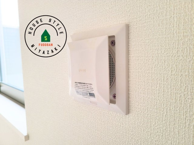 宮崎市太田1期-3棟（2号棟）の冷暖房・空調設備|24時間換気する換気口がございます。