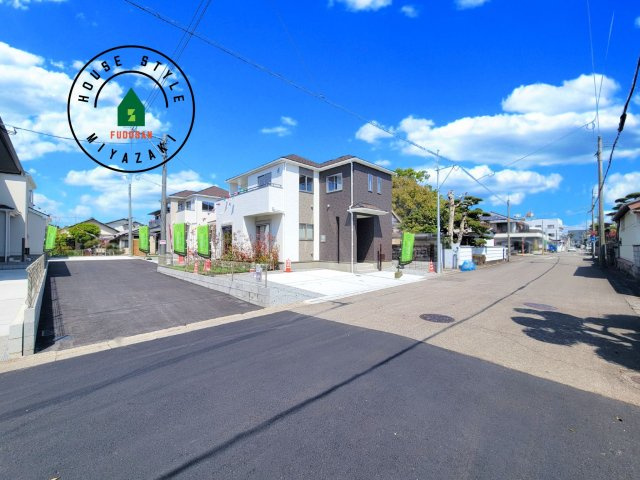 宮崎市太田1期-3棟（2号棟）の前面道路含む現地写真|見学の時間などお気軽にお問い合わせ下さい。2024.11.29撮影