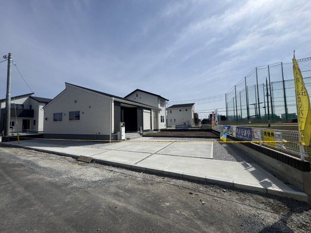 新築　高崎市元島名町第2　Livele Garden.S　2号棟の駐車場|現地写真　駐車スペースは並列2台分可能です！
