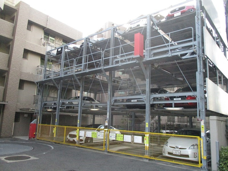 ライオンズ東山レジデンスの駐車場