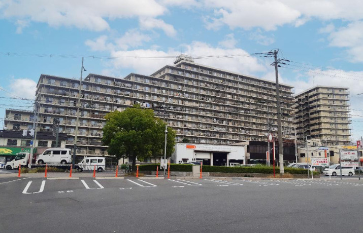 寝屋川サンハイツA棟の外観|新しい生活にいかがでしょうか？外観はお住まいの顔になります。こだわりたいポイントですね。水回りリフォームやリノベーションも承ってます。
■現地見学・資金計画相談・住宅ローン相談もお問合せ受付中■