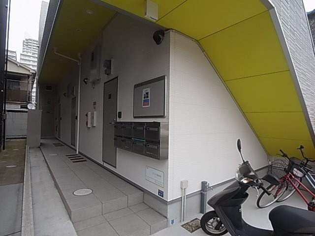 神戸市長田区久保町７丁目のアパートのエントランス