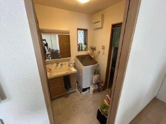 菅相塚町　中古一戸建ての独立洗面台|洗面化粧台　洗濯機置き場
■物件内覧・資金計画相談・住宅ローン相談、リフォーム相談、お問合せ受付中■
※当日・翌日のご内覧、ご相談はお電話でのお問合せがスムーズです！