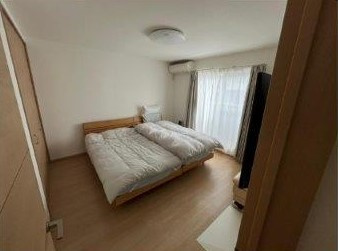 菅相塚町　中古一戸建ての寝室|洋室8帖
■物件内覧・資金計画相談・住宅ローン相談、リフォーム相談、お問合せ受付中■
※当日・翌日のご内覧、ご相談はお電話でのお問合せがスムーズです！