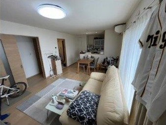 菅相塚町　中古一戸建ての居間・リビング|LDK15.6帖
■物件内覧・資金計画相談・住宅ローン相談、リフォーム相談、お問合せ受付中■
※当日・翌日のご内覧、ご相談はお電話でのお問合せがスムーズです！