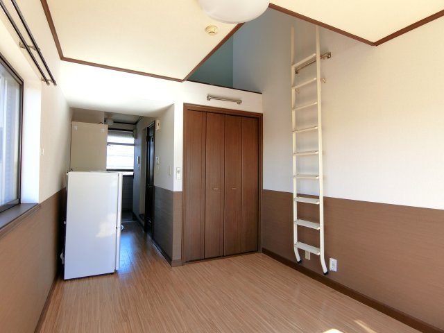 スカイコート求名の洋室