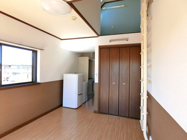 スカイコート求名の洋室