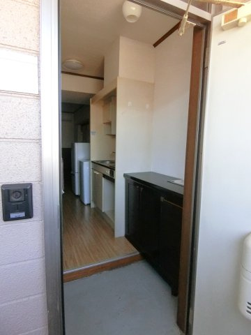 スカイコート求名の玄関