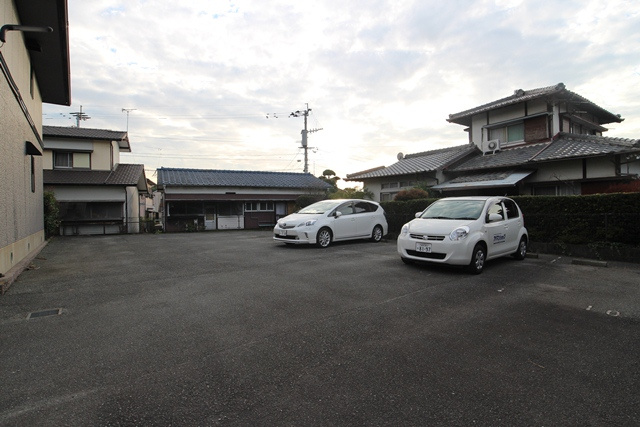 ハイカムール国分【10,000円キャッシュバック対象物件】の駐車場|駐車場空きあります。