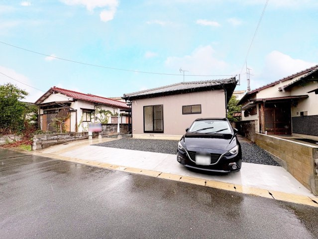 RESET HOUSE 直方市植木の外観|駐車場も4～5台は停められるスペースを確保！！
【直方市　中古一戸建て】