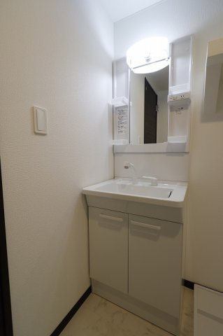 【洗面所】 | グランヒル九産⼤前 | 別号室の写真になります。現況優先。