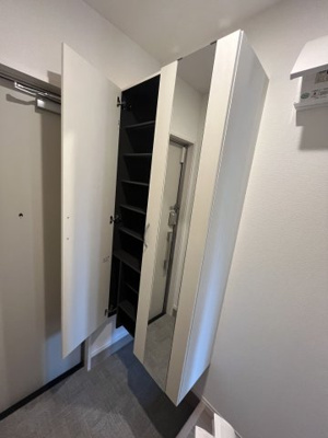 【玄関】 | ソレイユ箱崎 | 別号室の写真になります。現況優先。