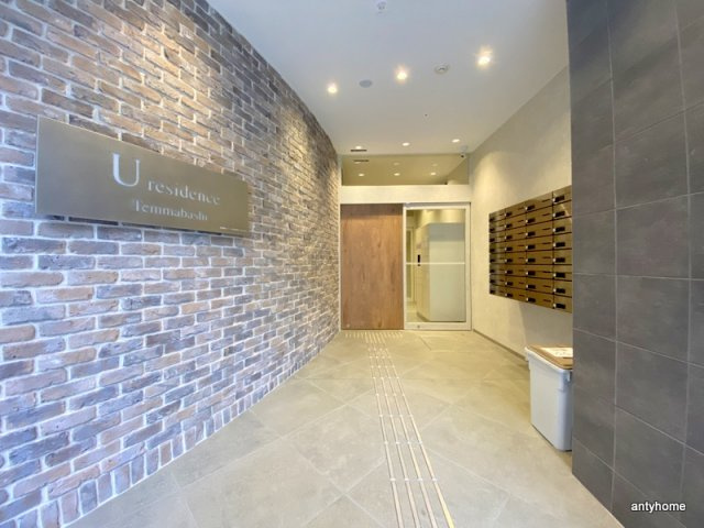 Uresidence Temmabashi　仲介手数料無料のエントランス