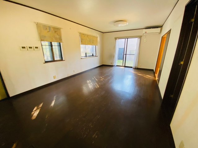 八街市滝台　中古戸建の居間・リビング