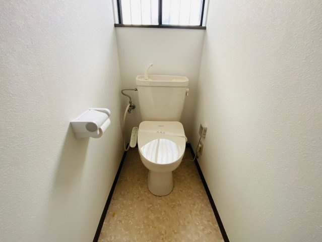 八街市滝台　中古戸建のトイレ