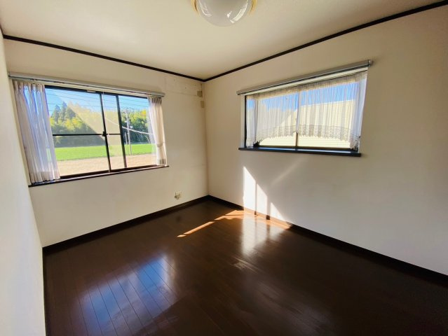 八街市滝台　中古戸建の洋室