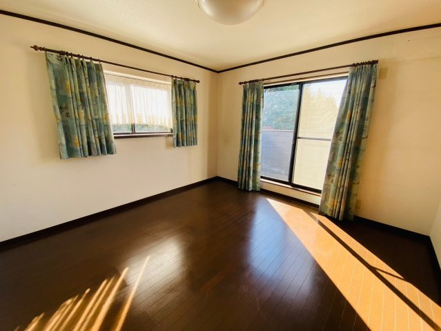 八街市滝台　中古戸建の洋室