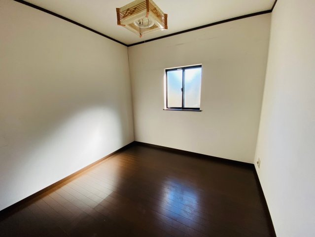 八街市滝台　中古戸建の洋室