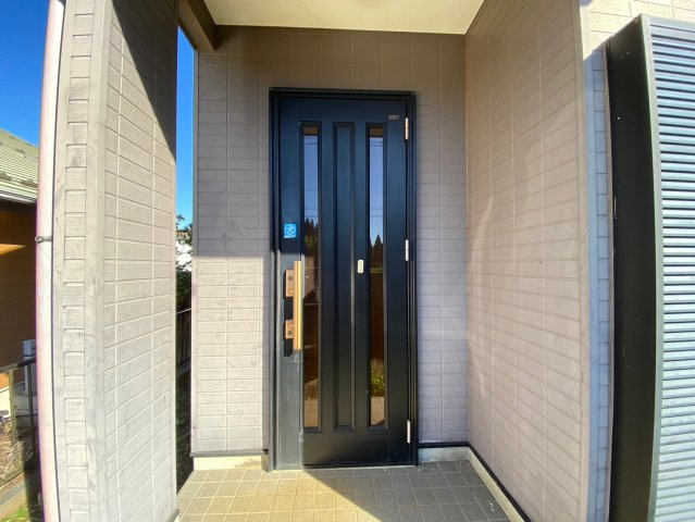 八街市滝台　中古戸建の玄関